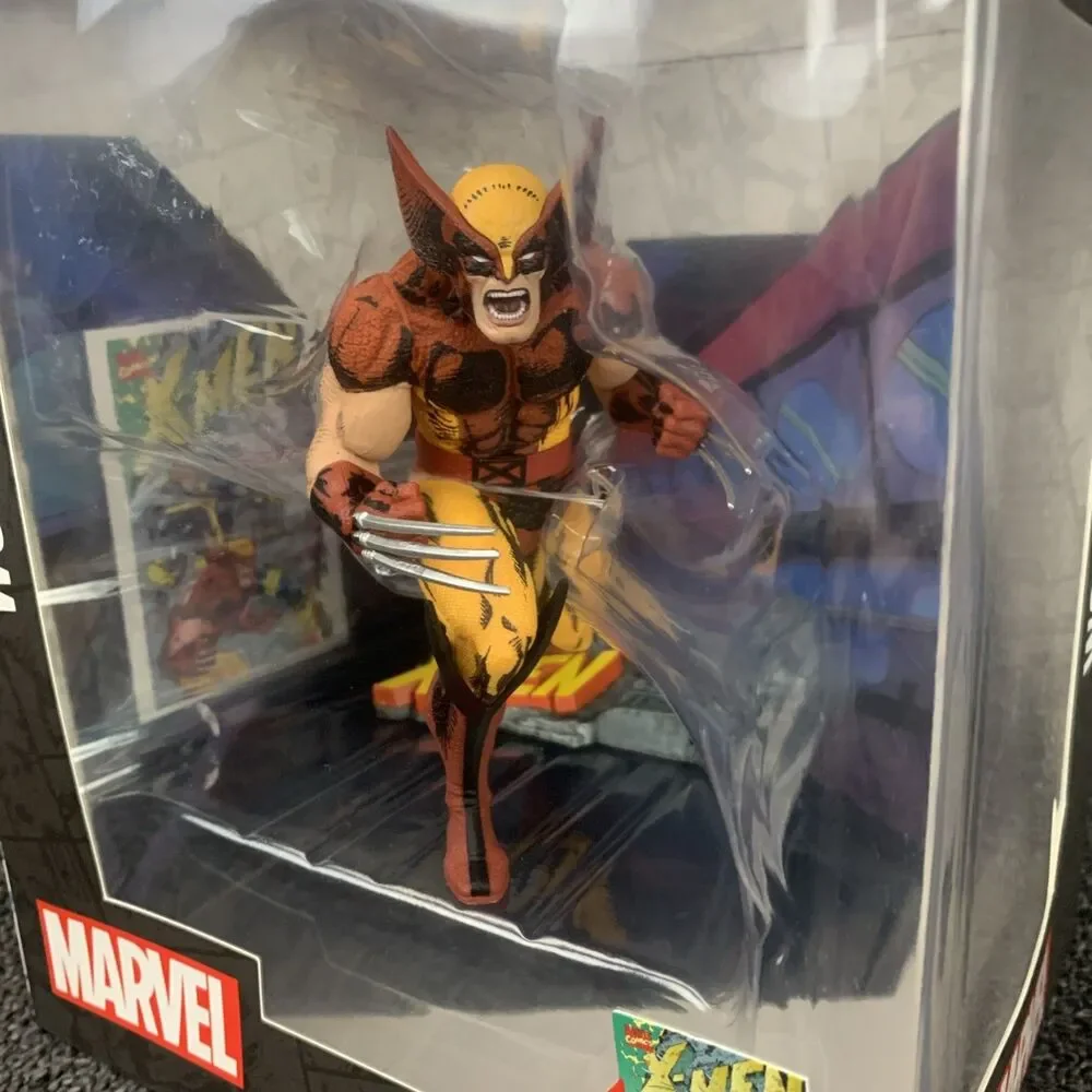McFarlane Toys Marvel WOLVERINE  1:10th Scale  posed figure w/base/scene New